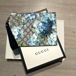 Gucci NWT New Bloom Navy limited edition Wristlet purse O/S print on canvas